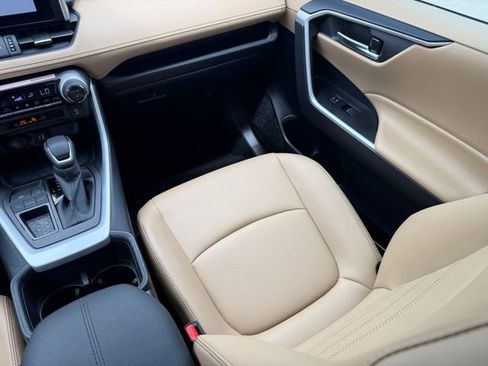 Used 2025 Toyota RAV4 XLE Premium image 27