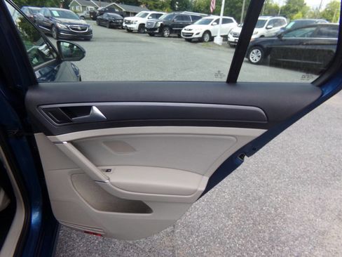 Used 2018 Volkswagen Golf S image 40