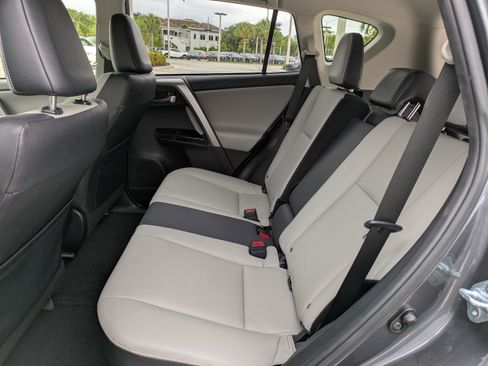 Used 2018 Toyota RAV4 Limited FWD image 11