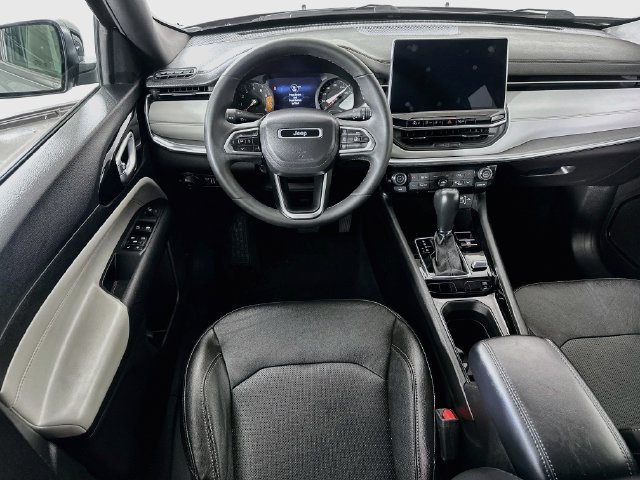 Used 2023 Jeep Compass Limited AWD/4WD image 4