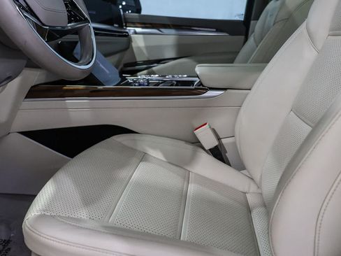 Used 2025 Cadillac Escalade Sport Platinum w/ LPO, Floor Liner Package AWD/4WD image 18