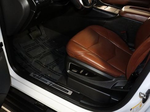 Used 2019 Cadillac Escalade Premium Luxury image 28