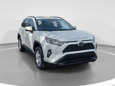 Used 2019 Toyota RAV4 XLE image 3