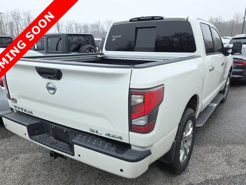 Used 2021 Nissan Titan SL w/ Moonroof Package AWD/4WD image 4