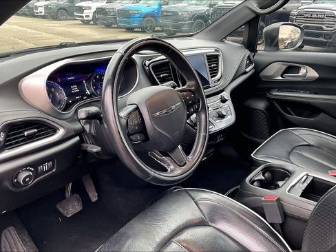 Used 2018 Chrysler Pacifica Limited w/ Advanced Safetytec Group image 12