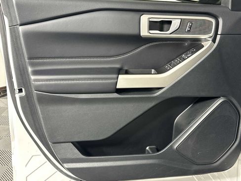 Used 2023 Ford Explorer XLT w/ Equipment Group 202A image 9