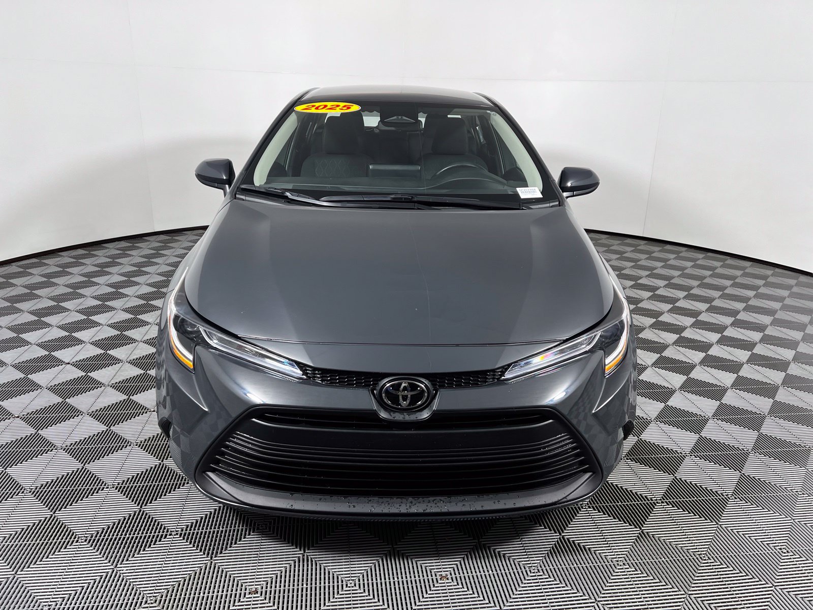 Used 2025 Toyota Corolla LE FWD image 2