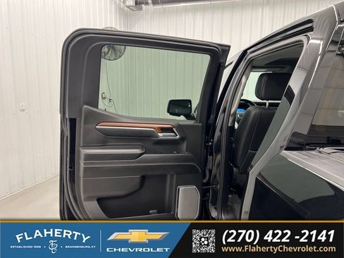 Used 2023 GMC Sierra 1500 Denali w/ Technology Package AWD/4WD image 10