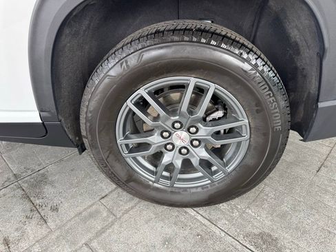 Used 2025 GMC Acadia Elevation image 4