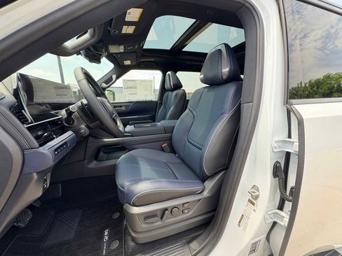 New 2026 INFINITI QX80 4WD image 15