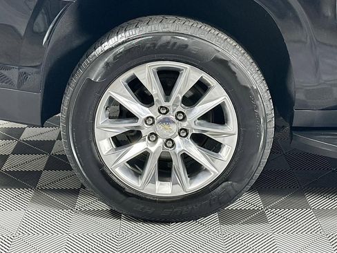 Used 2021 Chevrolet Suburban Premier image 23
