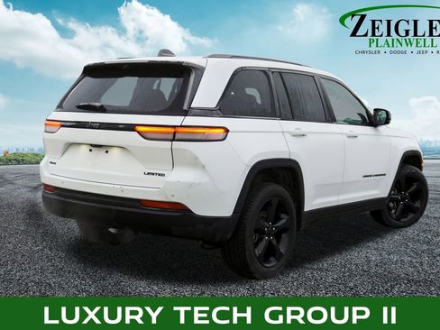 Used 2023 Jeep Grand Cherokee Limited w/ Luxury Tech Group II image 3