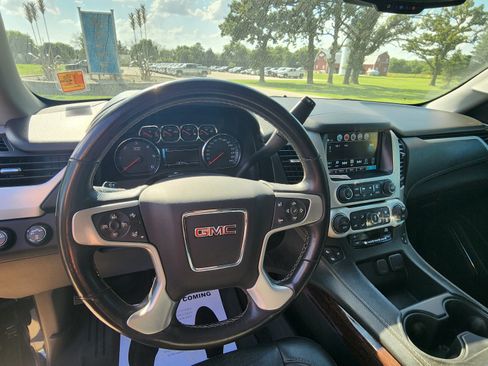 Used 2018 GMC Yukon XL SLT w/ Open Road Package AWD/4WD image 16
