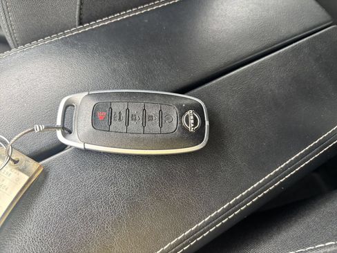 Used 2025 Nissan Rogue SV FWD image 20
