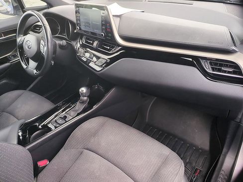 Used 2019 Toyota C-HR XLE FWD image 32