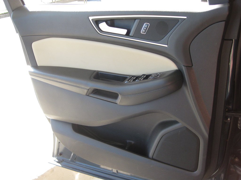 Used 2016 Ford Edge SEL w/ Equipment Group 201A FWD image 11