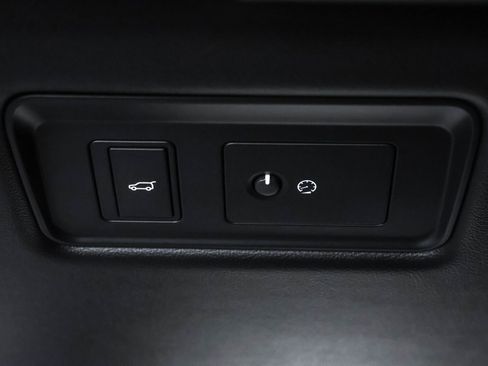 Used 2022 Land Rover Range Rover Sport SVR image 22