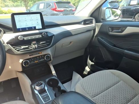 Used 2022 Ford Escape SE w/ Convenience Package FWD image 11