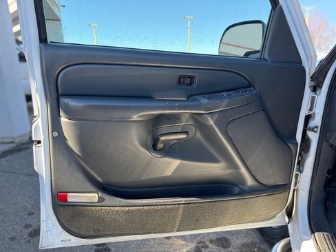 Used 2005 Chevrolet Silverado 2500 LS w/ Skid Plate Package AWD/4WD image 10