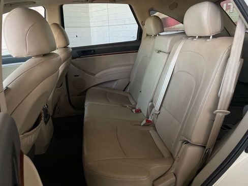 Used 2012 Hyundai Veracruz Limited w/ Entertainment Pkg image 19