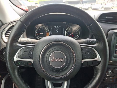 Used 2018 Jeep Renegade Latitude w/ Cold Weather Group AWD/4WD image 17