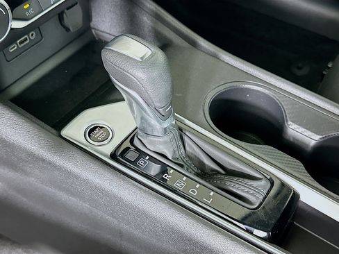 Used 2025 Nissan Altima 2.5 SV FWD image 24
