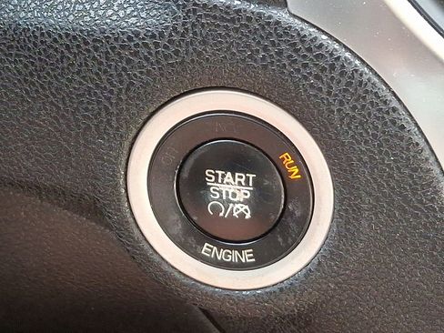 Used 2016 Chrysler 300 Limited image 25