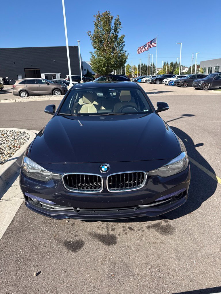 Used 2017 BMW 330i xDrive Sedan AWD/4WD image 2