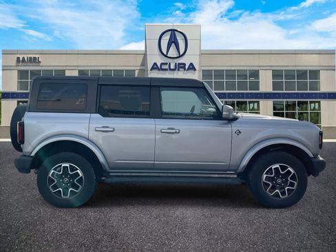 Used 2023 Ford Bronco Outer Banks image 6