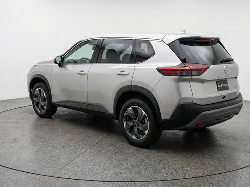 Used 2025 Nissan Rogue SV image 6