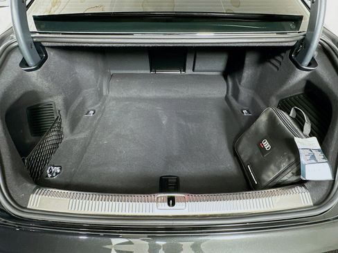 Used 2022 Audi S8 w/ S8 Executive Package image 27