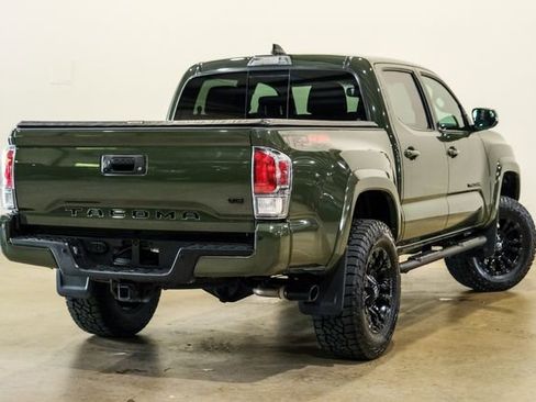 Used 2022 Toyota Tacoma TRD Sport w/ TRD Premium Sport Package AWD/4WD image 7