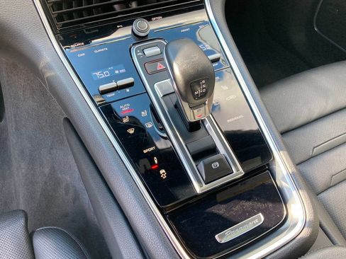 Certified 2023 Porsche Panamera 4 Platinum Edition image 12