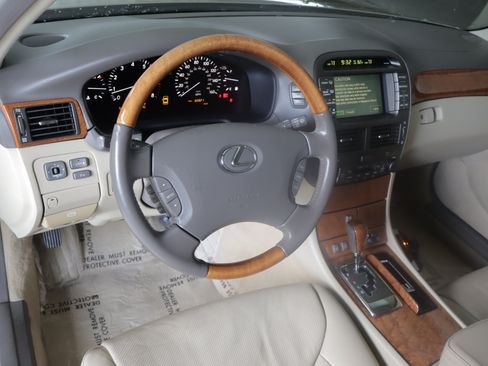 Used 2005 Lexus LS 430 RWD image 12