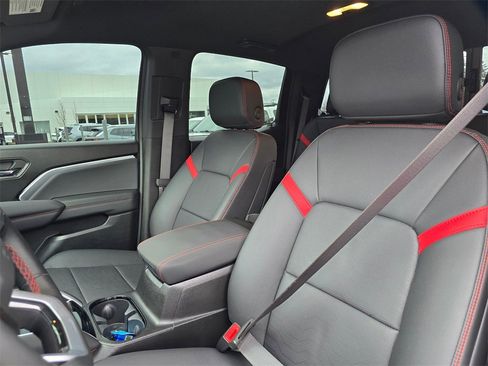 Used 2025 Chevrolet Colorado Z71 w/ Technology Package image 22