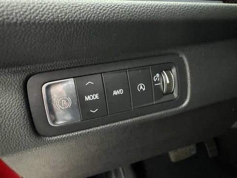 Used 2024 Chevrolet Traverse Z71 w/ LPO, Floor Liner Package AWD/4WD image 11