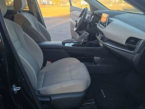 Used 2025 Nissan Rogue SV image 16