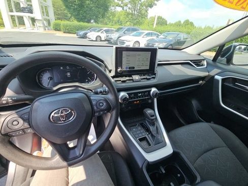 Used 2025 Toyota RAV4 XLE AWD/4WD image 33