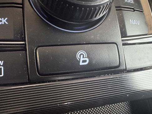 Used 2018 Genesis G80 3.3T Sport image 33