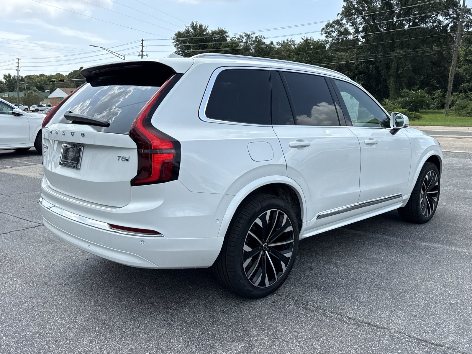 New 2026 Volvo XC90 T8 Plus w/ Protection Package Premier AWD/4WD image 5