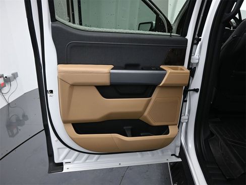 Used 2022 Ford F150 Lariat image 17