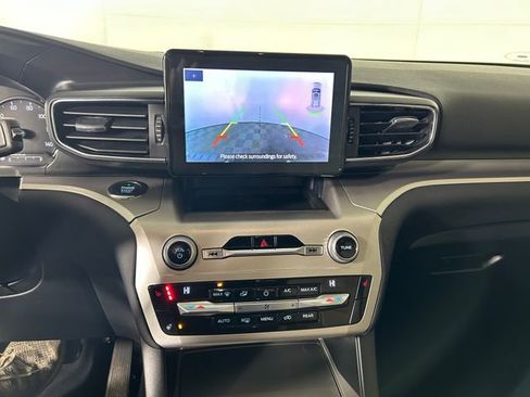 Used 2021 Ford Explorer XLT w/ Equipment Group 202A image 23
