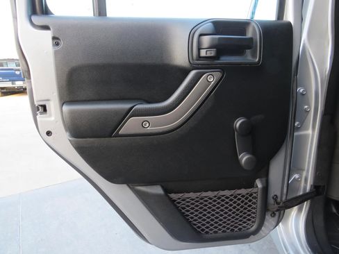 Used 2018 Jeep Wrangler Unlimited Sport image 35