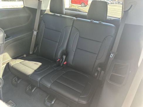 Used 2023 GMC Acadia SLT w/ Preferred Package image 25