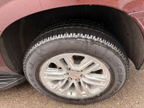 Used 2023 GMC Yukon XL SLT w/ SLT Luxury Package image 28