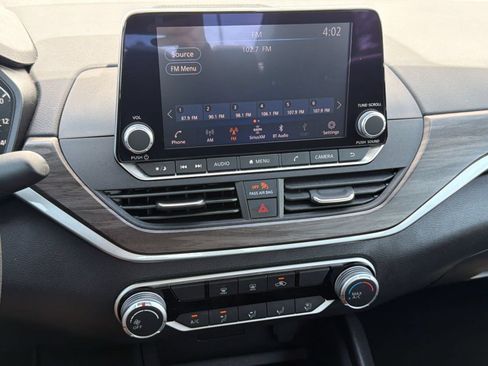 Used 2025 Nissan Altima 2.5 SV FWD image 20