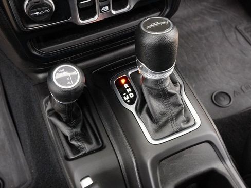 Used 2023 Jeep Gladiator Sport image 16