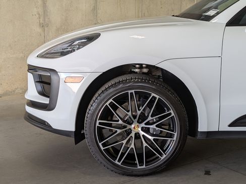 Certified 2026 Porsche Macan AWD/4WD image 17