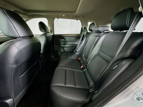 Used 2022 Nissan Rogue SV w/ SV Premium Package FWD image 27