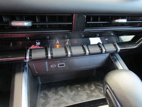 Used 2023 GMC Canyon Elevation w/ Elevation Premium Package AWD/4WD image 43